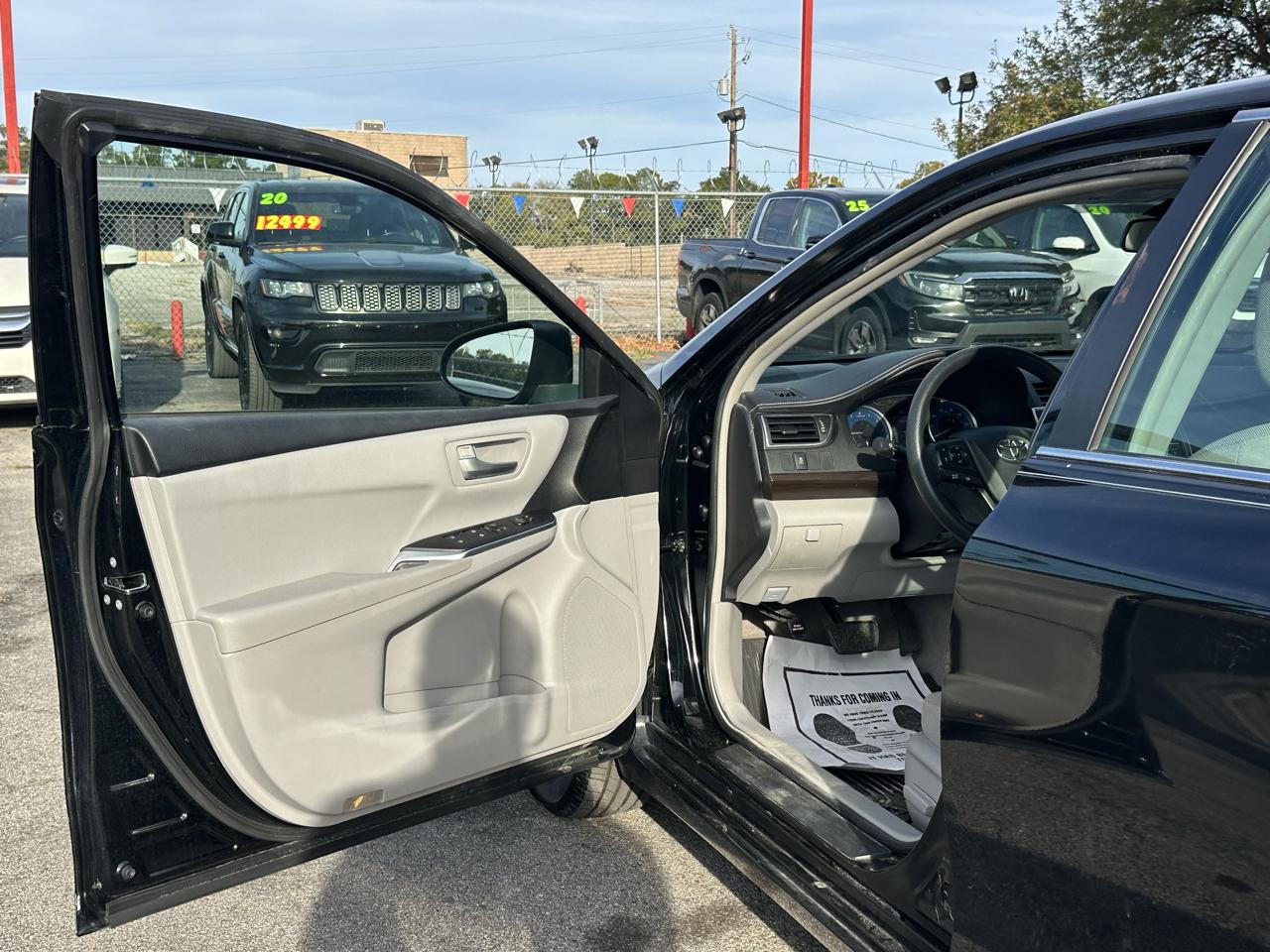 Toyota Camry XLE Auto (Natl) 2017