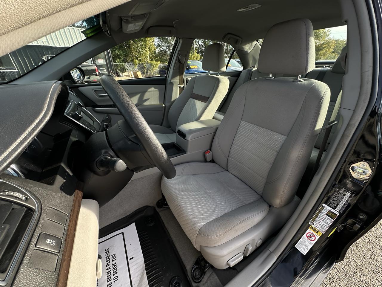 Toyota Camry XLE Auto (Natl) 2017