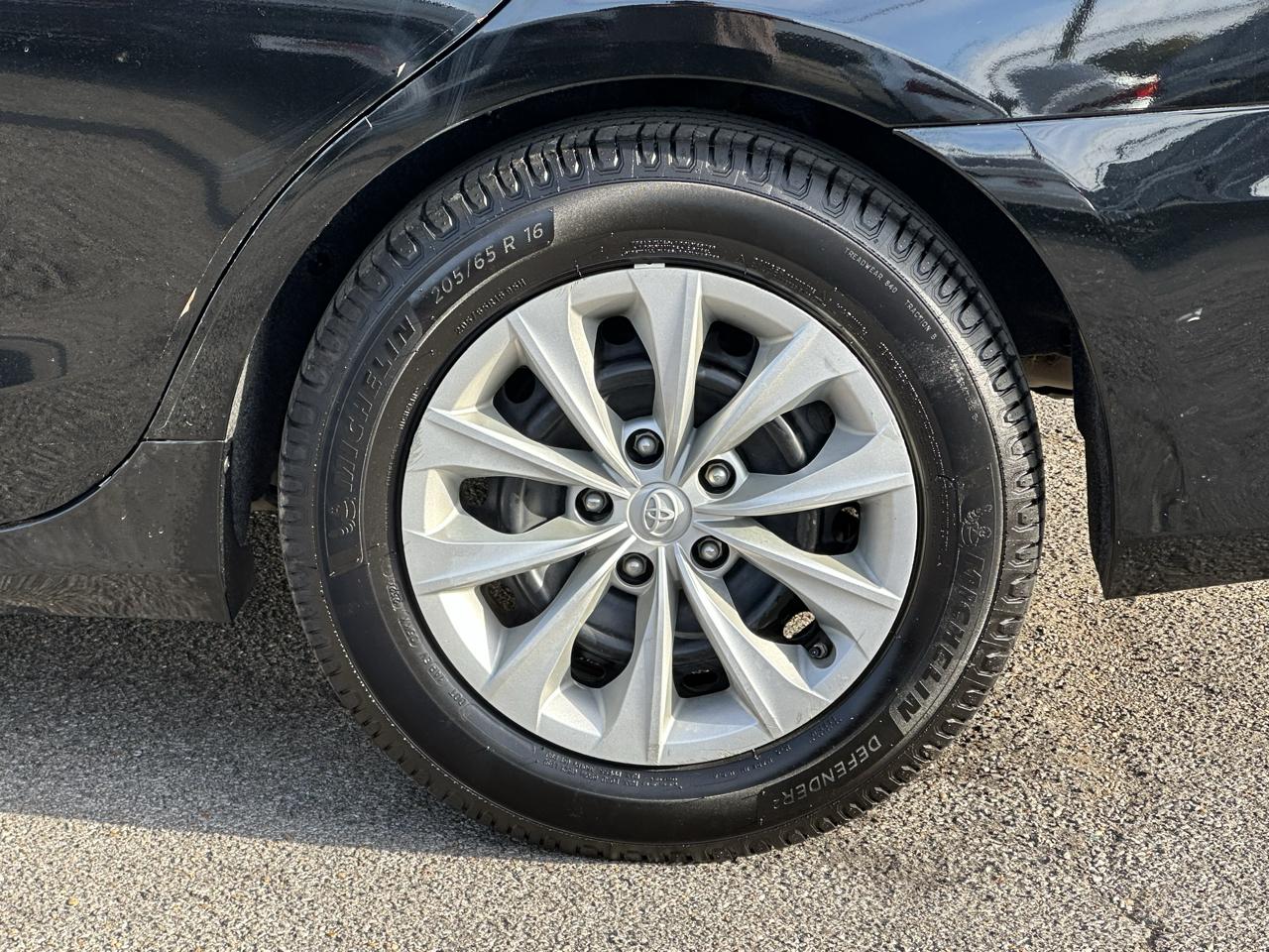Toyota Camry XLE Auto (Natl) 2017