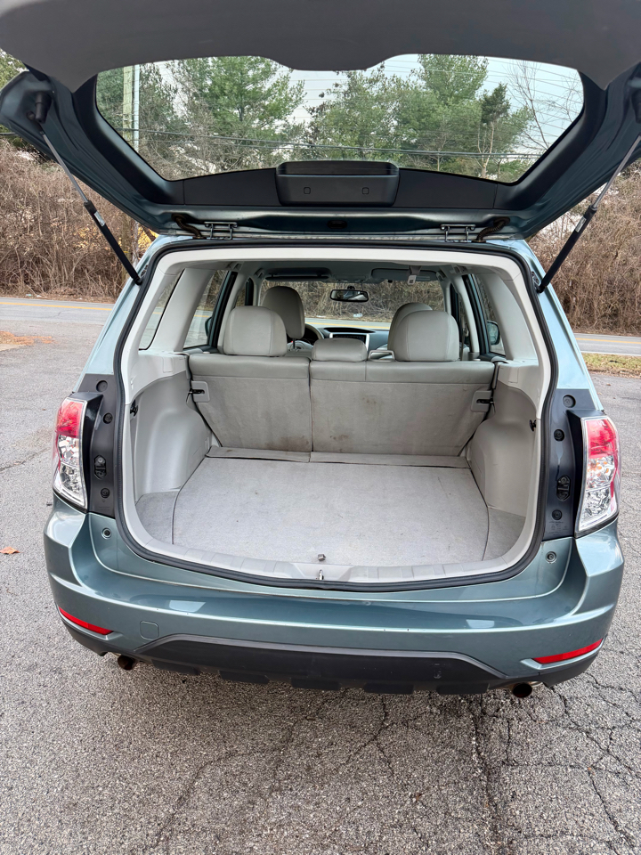 Subaru Forester 2.5 X Premium Package 2011