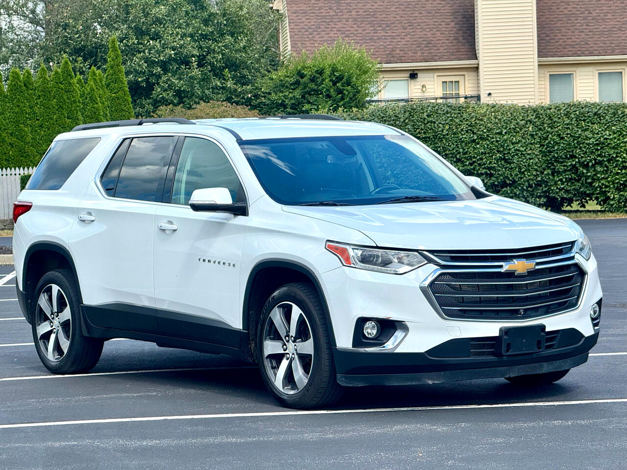 2021 Chevrolet Traverse photo 2