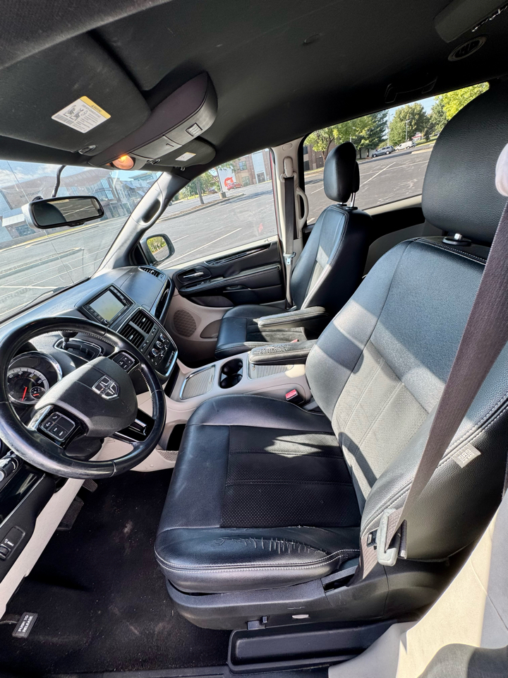 2017 Dodge Grand Caravan SXT photo 4
