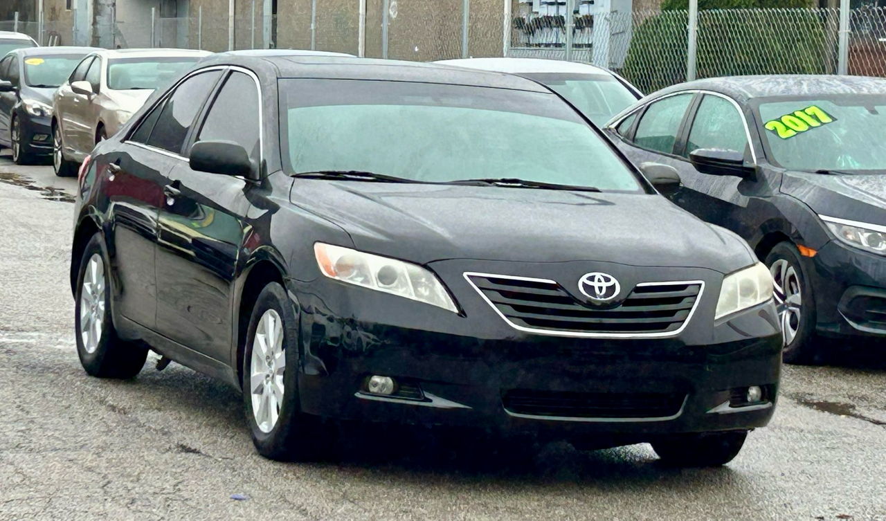 2009 Toyota Camry XLE photo 2