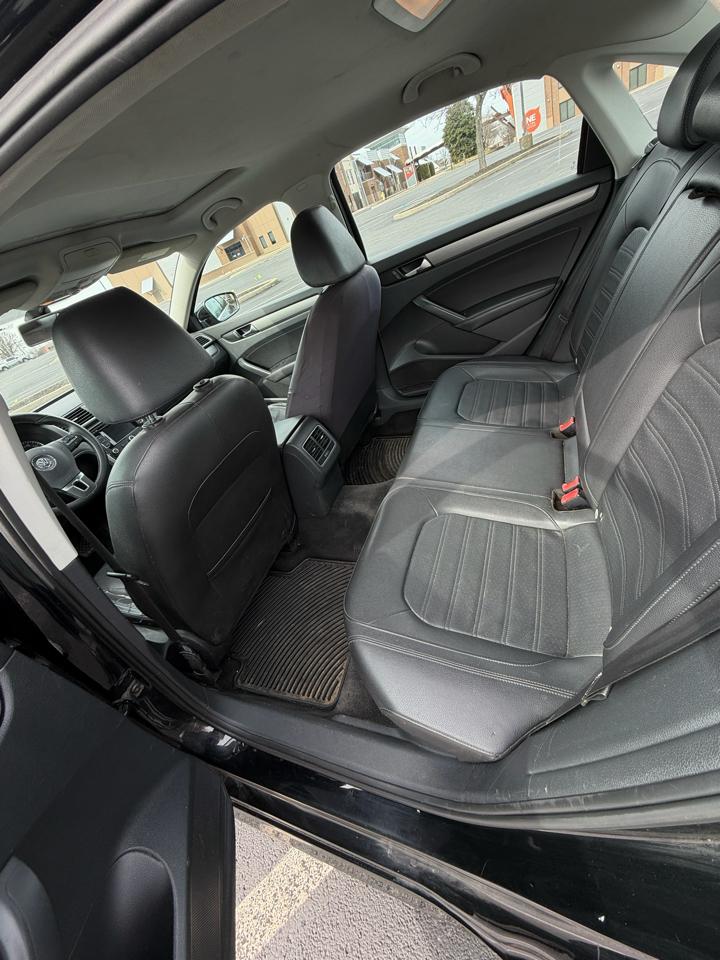 Volkswagen Passat 4dr Sdn 1.8T Auto Sport PZEV 2015