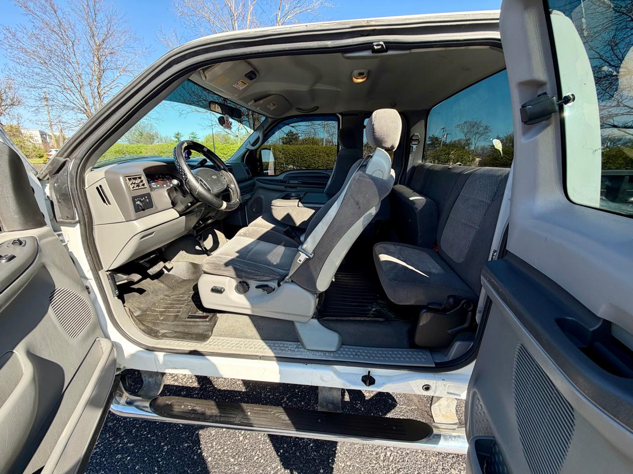 Ford Super Duty F-350 SRW Supercab 142" Lariat 4WD 2002