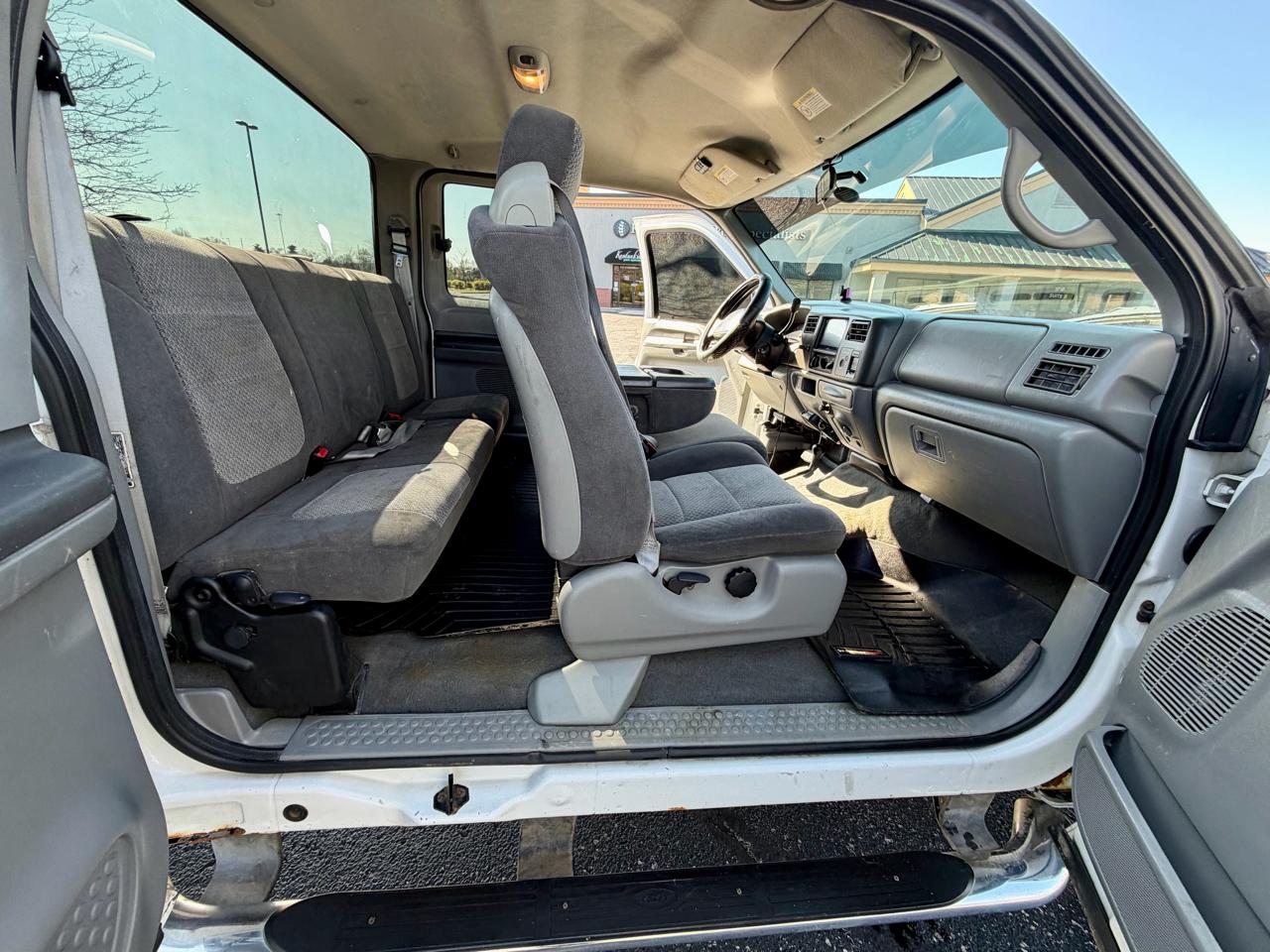 Ford Super Duty F-350 SRW Supercab 142" Lariat 4WD 2002