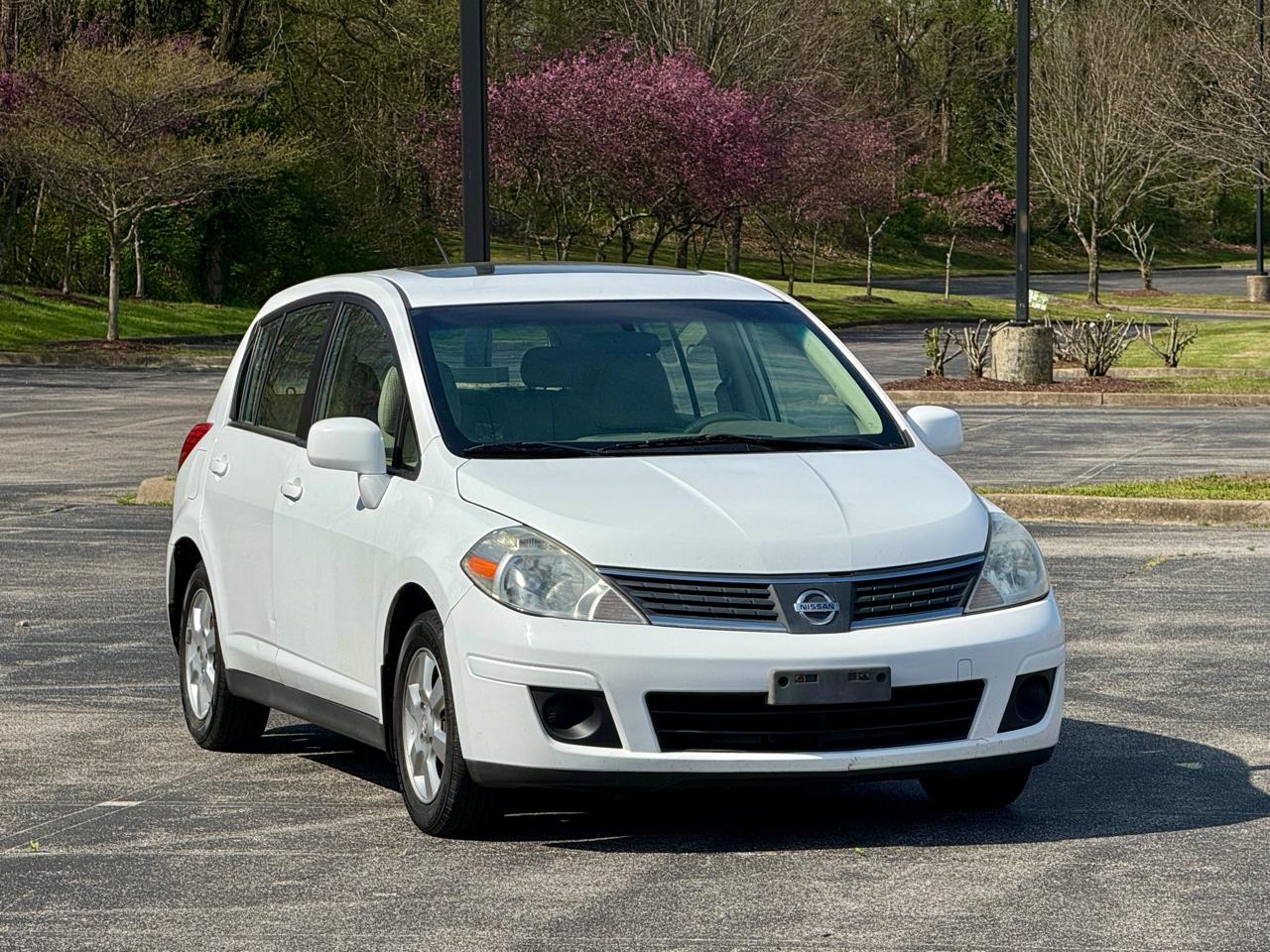 Nissan Versa 5dr HB I4 CVT 1.8 SL 2007