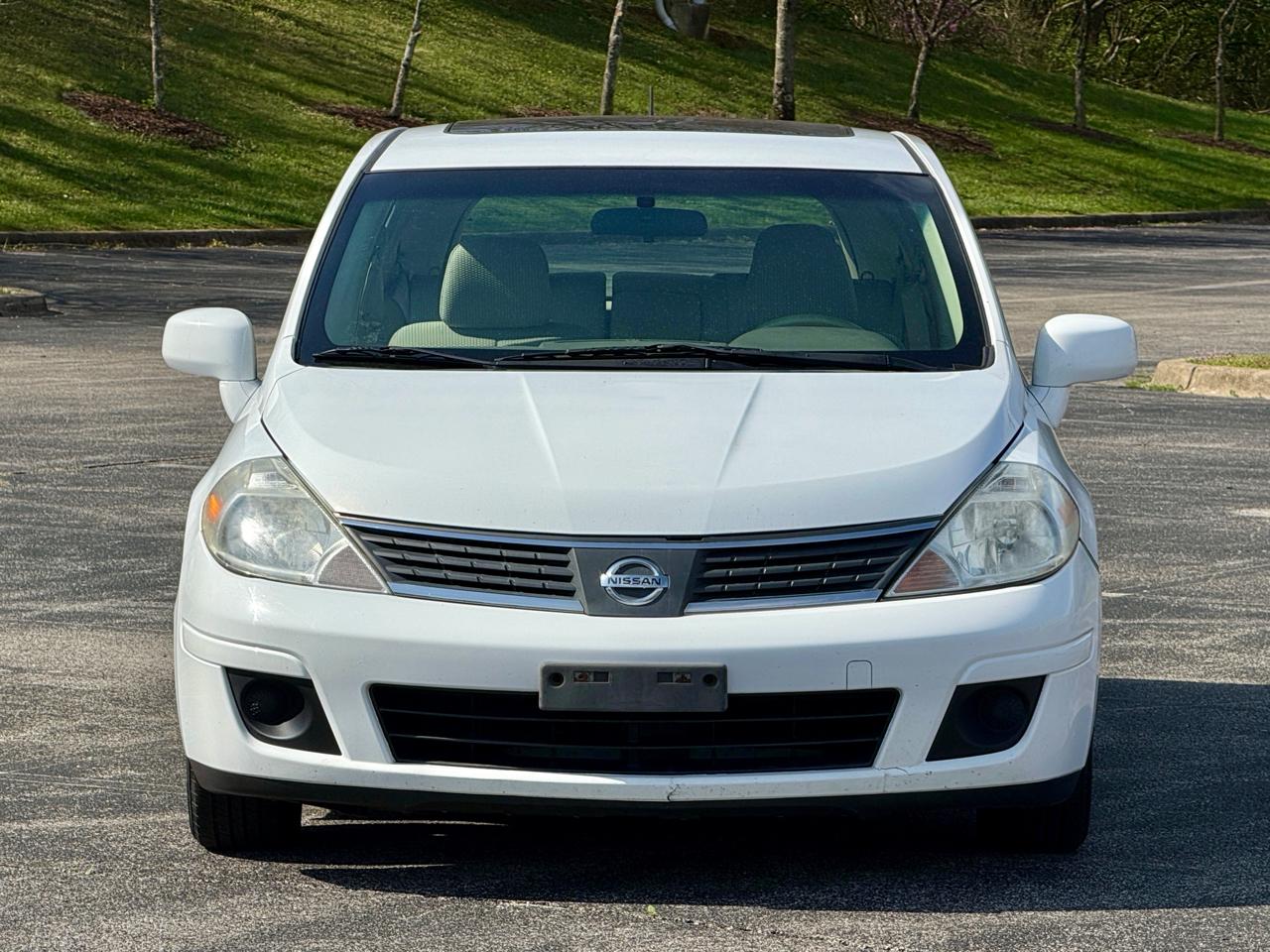 Nissan Versa 5dr HB I4 CVT 1.8 SL 2007
