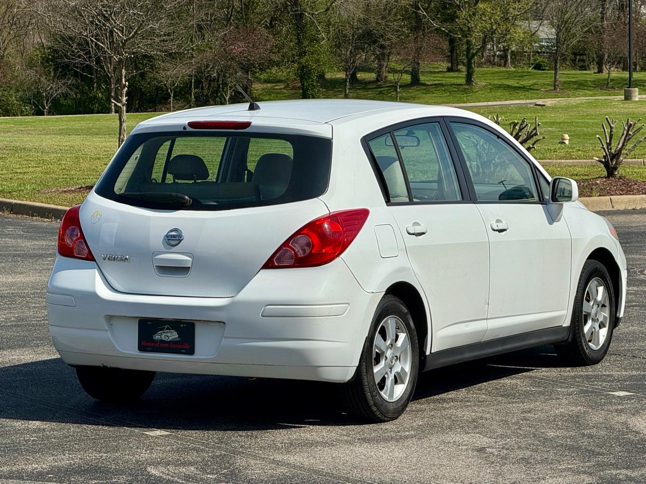 Nissan Versa 5dr HB I4 CVT 1.8 SL 2007