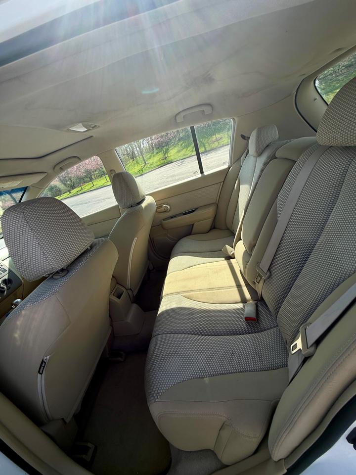 Nissan Versa 5dr HB I4 CVT 1.8 SL 2007