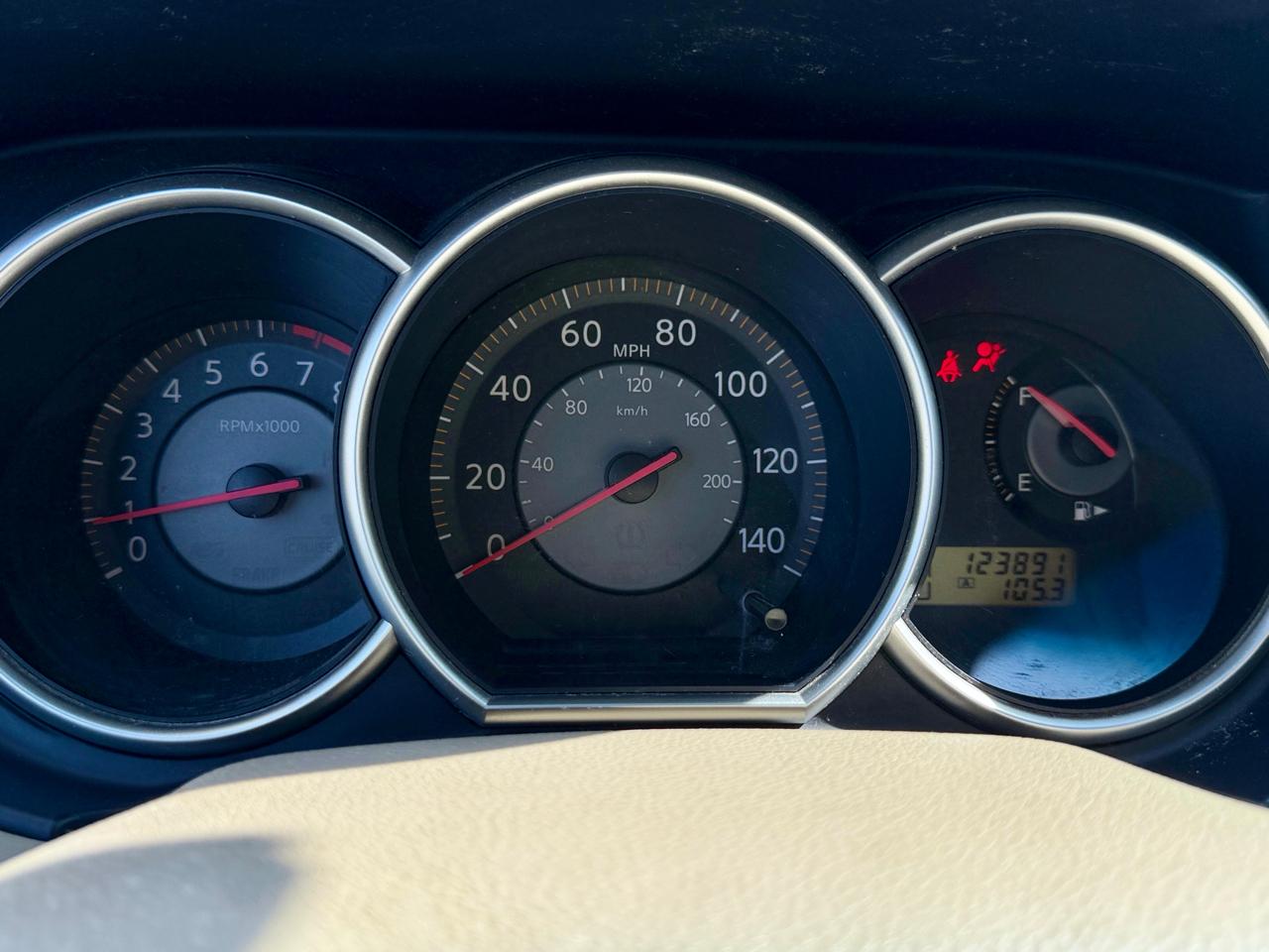 Nissan Versa 5dr HB I4 CVT 1.8 SL 2007