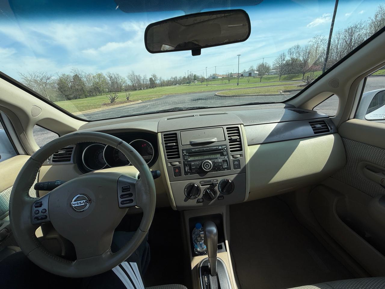 Nissan Versa 5dr HB I4 CVT 1.8 SL 2007