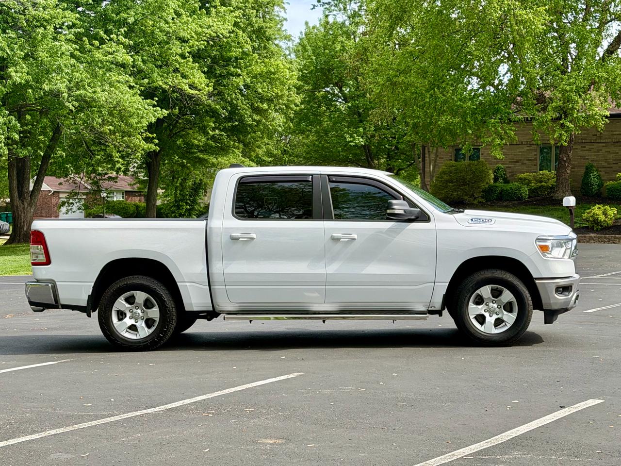 RAM 1500 Big Horn 4x4 Crew Cab 5'7" Box 2021