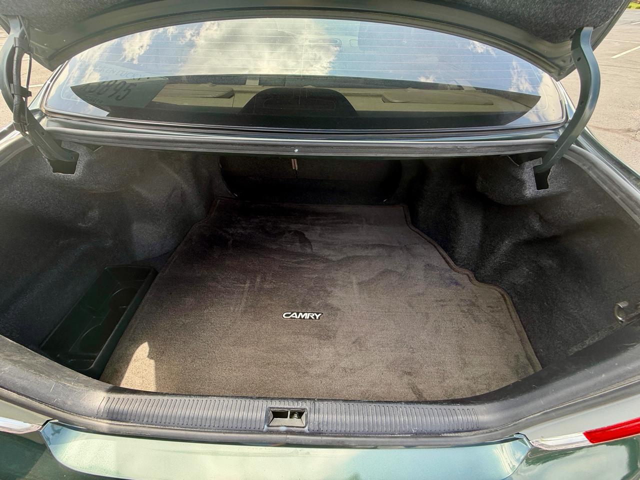 Toyota Camry 4dr Sedan LE 2006