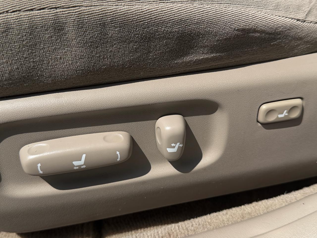 Toyota Camry 4dr Sedan LE 2006