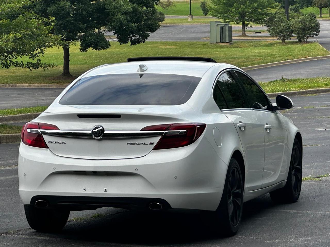 Buick Regal 4dr Sdn Premium II FWD 2016