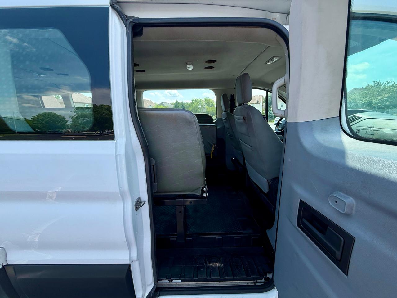 Ford Transit Passenger Wagon T-350 148" Low Roof XLT Swing-Out RH Dr 2018