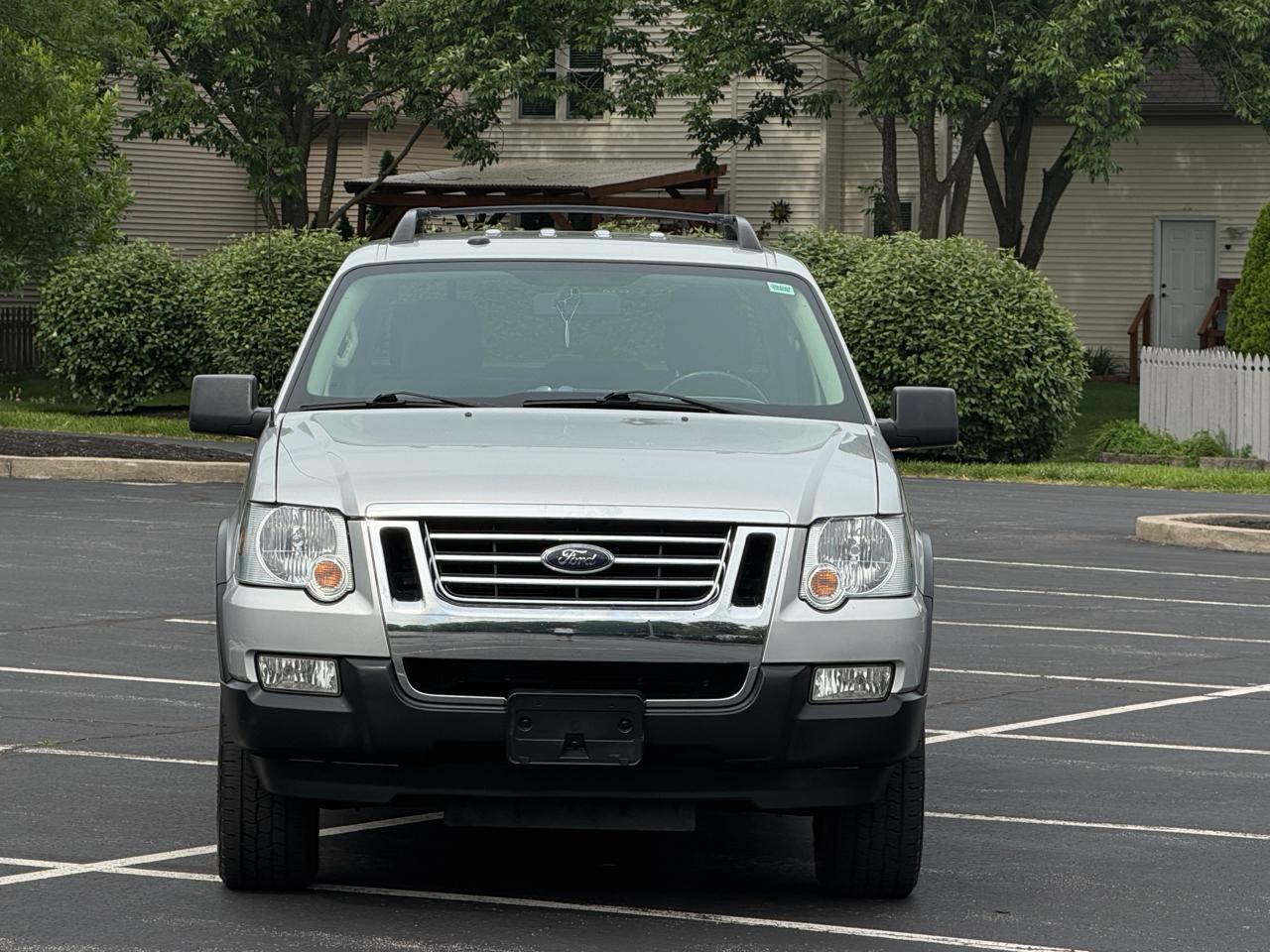 Ford Explorer Sport Trac RWD 4dr XLT 2010