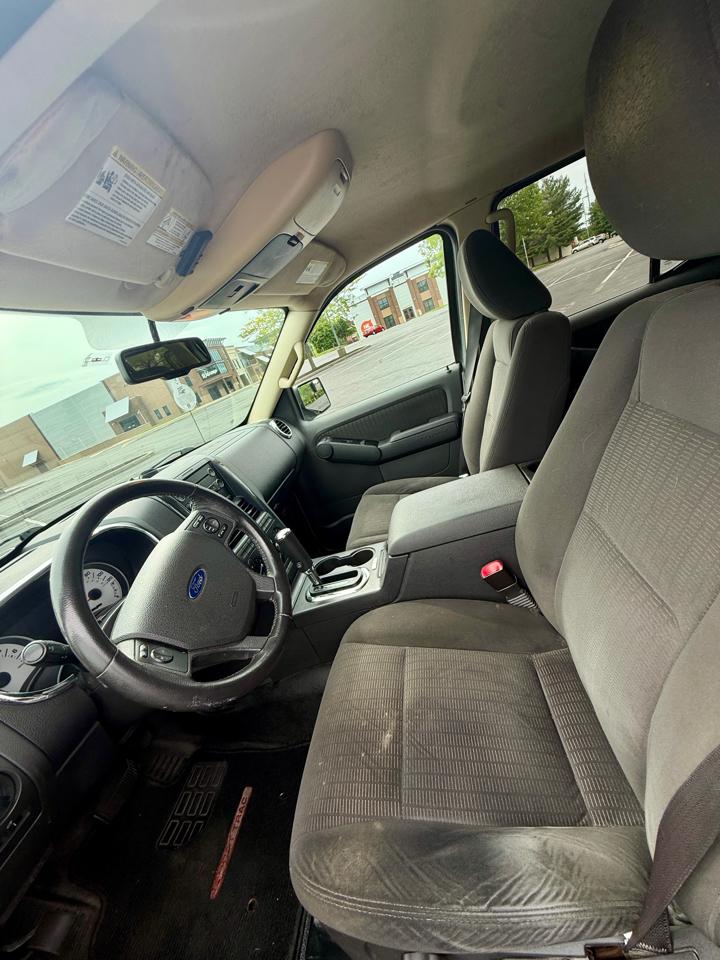 Ford Explorer Sport Trac RWD 4dr XLT 2010