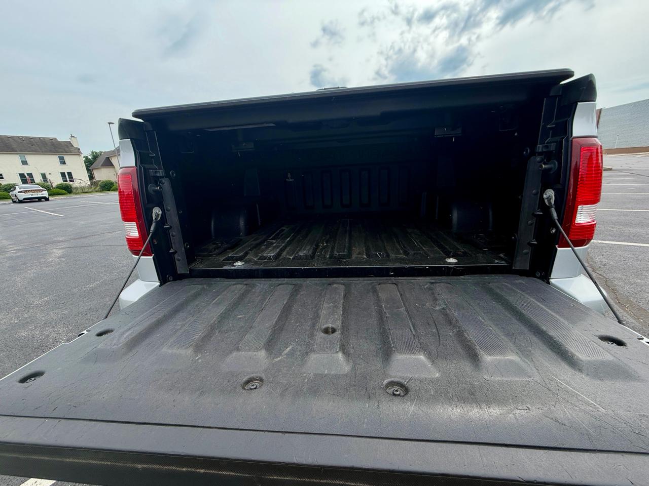 Ford Explorer Sport Trac RWD 4dr XLT 2010