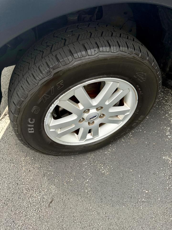 Ford Explorer Sport Trac RWD 4dr XLT 2010