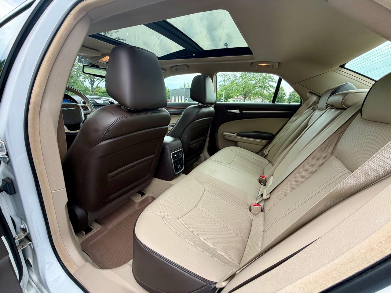 Chrysler 300 4dr Sdn Luxury Series AWD *Ltd Avail* 2013