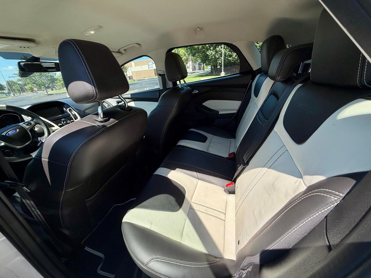 Ford Focus 5dr HB Titanium 2012