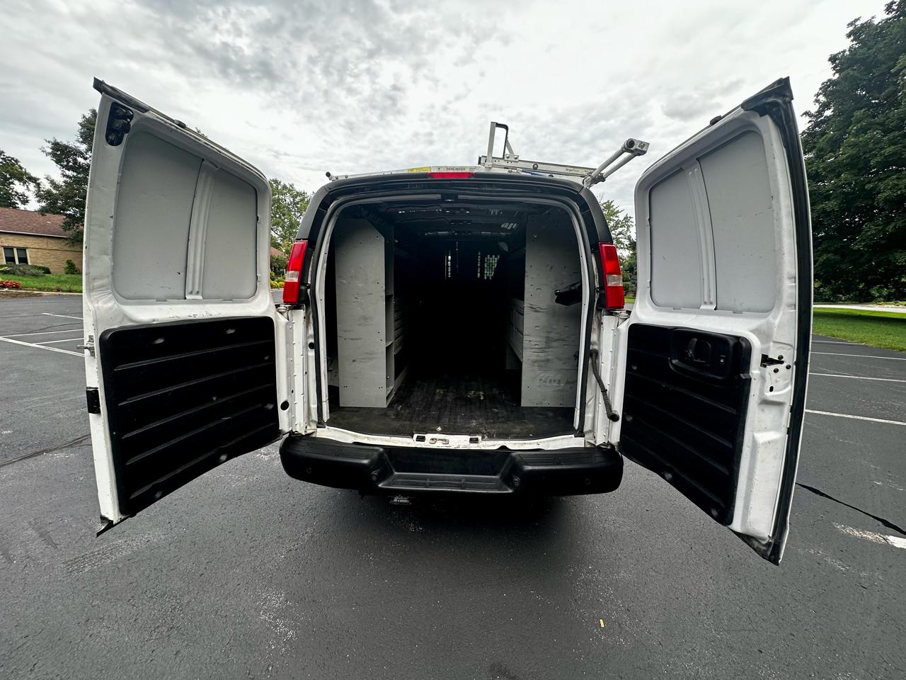 Chevrolet Express Cargo Van RWD 3500 135" 2019