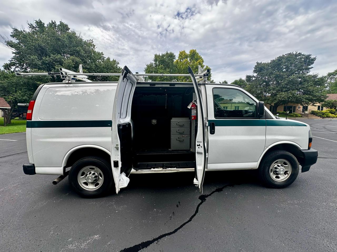 Chevrolet Express Cargo Van RWD 3500 135" 2019