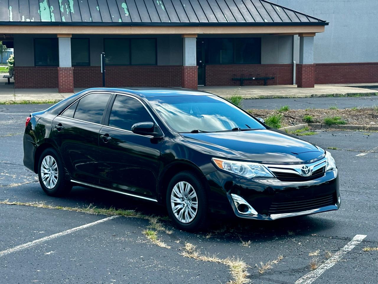 Toyota Camry 4dr Sdn I4 Auto XLE (Natl) 2013