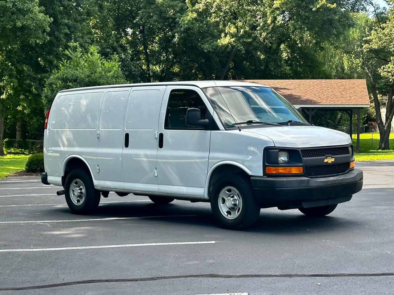 Chevrolet Express Cargo Van RWD 2500 135" 2015