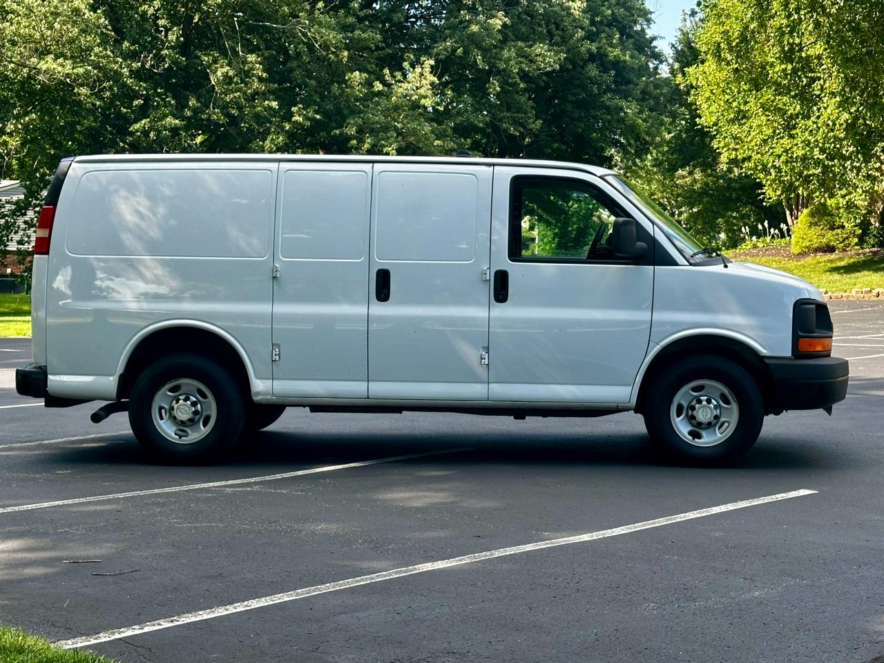 Chevrolet Express Cargo Van RWD 2500 135" 2015