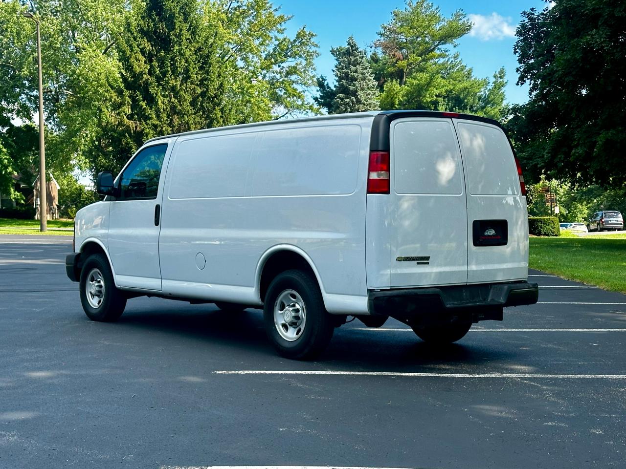 Chevrolet Express Cargo Van RWD 2500 135" 2015