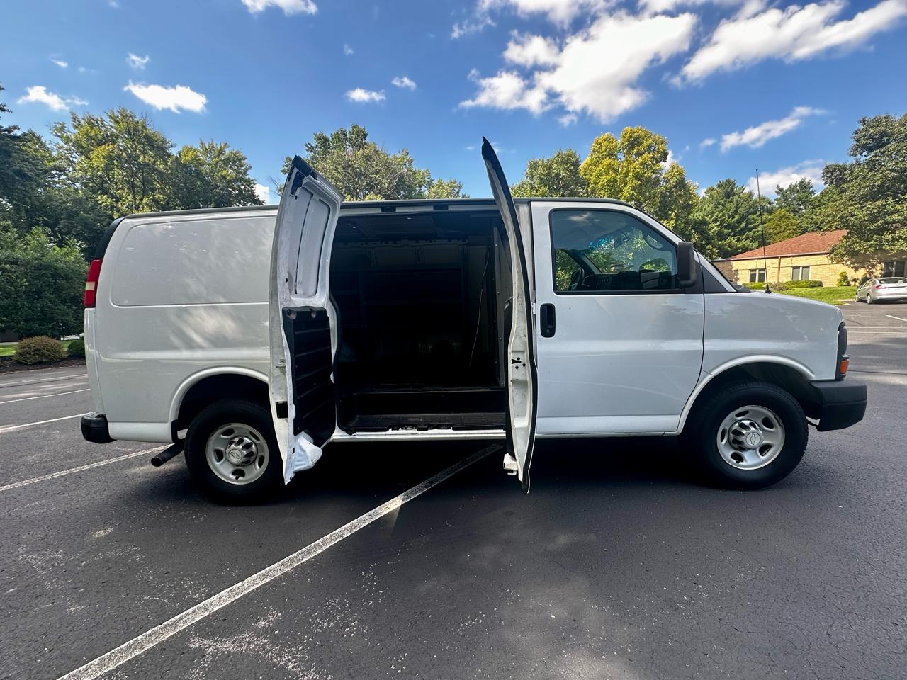 Chevrolet Express Cargo Van RWD 2500 135" 2015