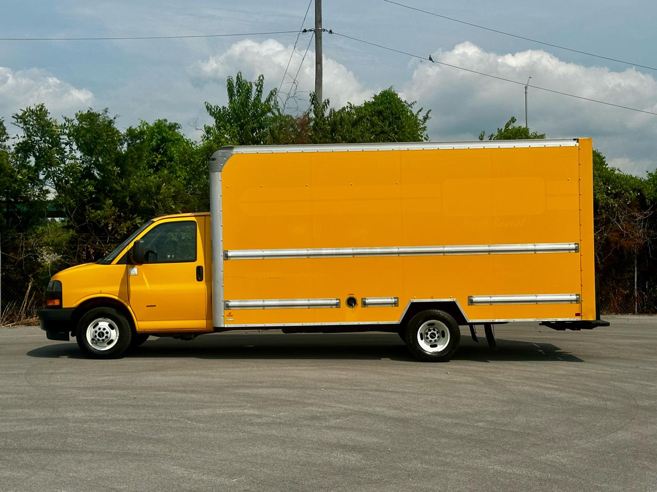 GMC Savana Commercial Cutaway 3500 Van 177" 2021