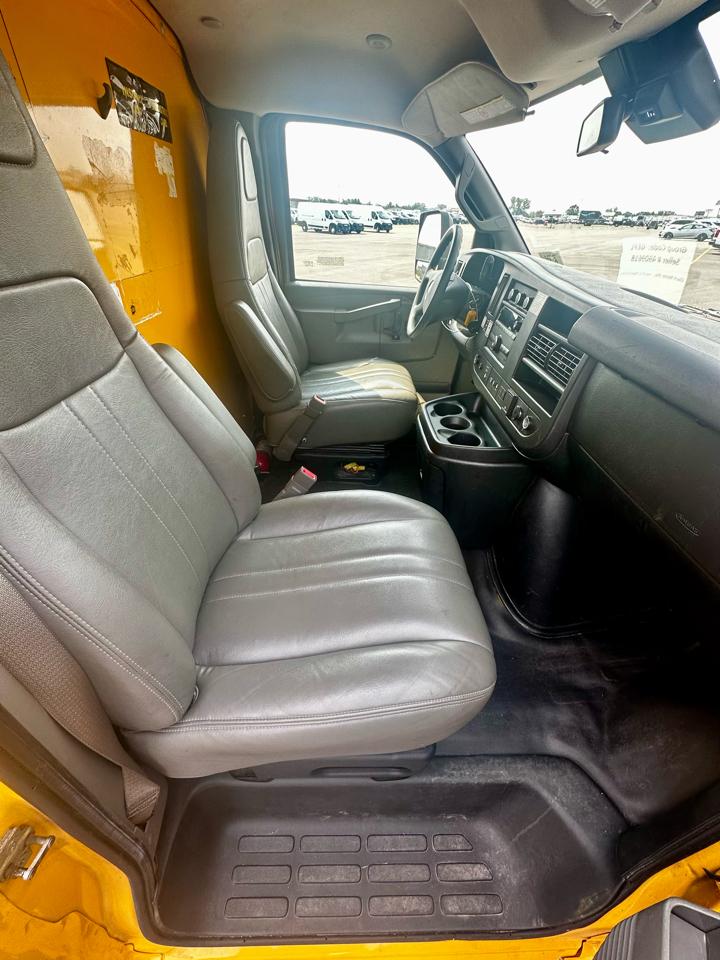GMC Savana Commercial Cutaway 3500 Van 177" 2021