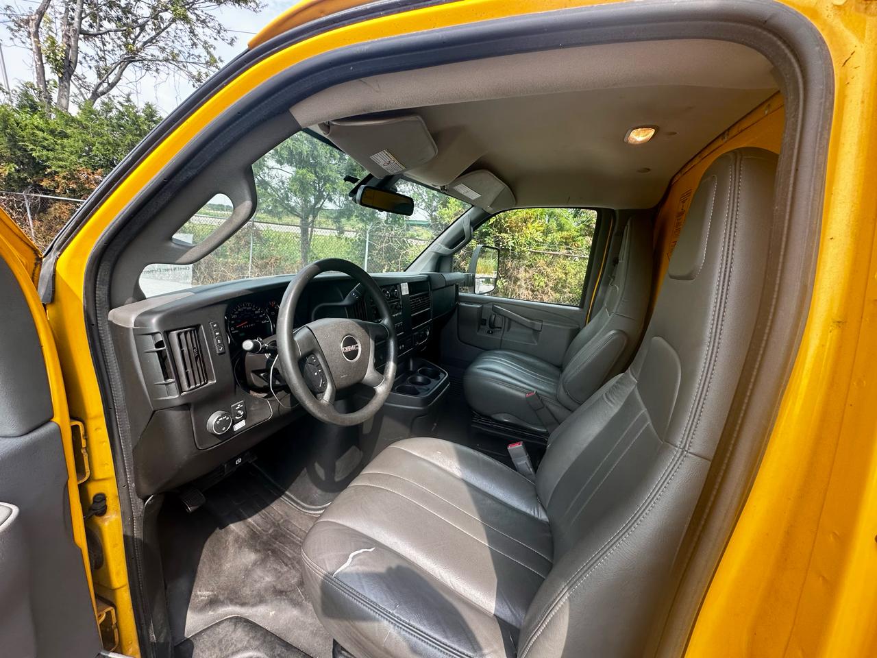 GMC Savana Commercial Cutaway 3500 Van 177" 2021