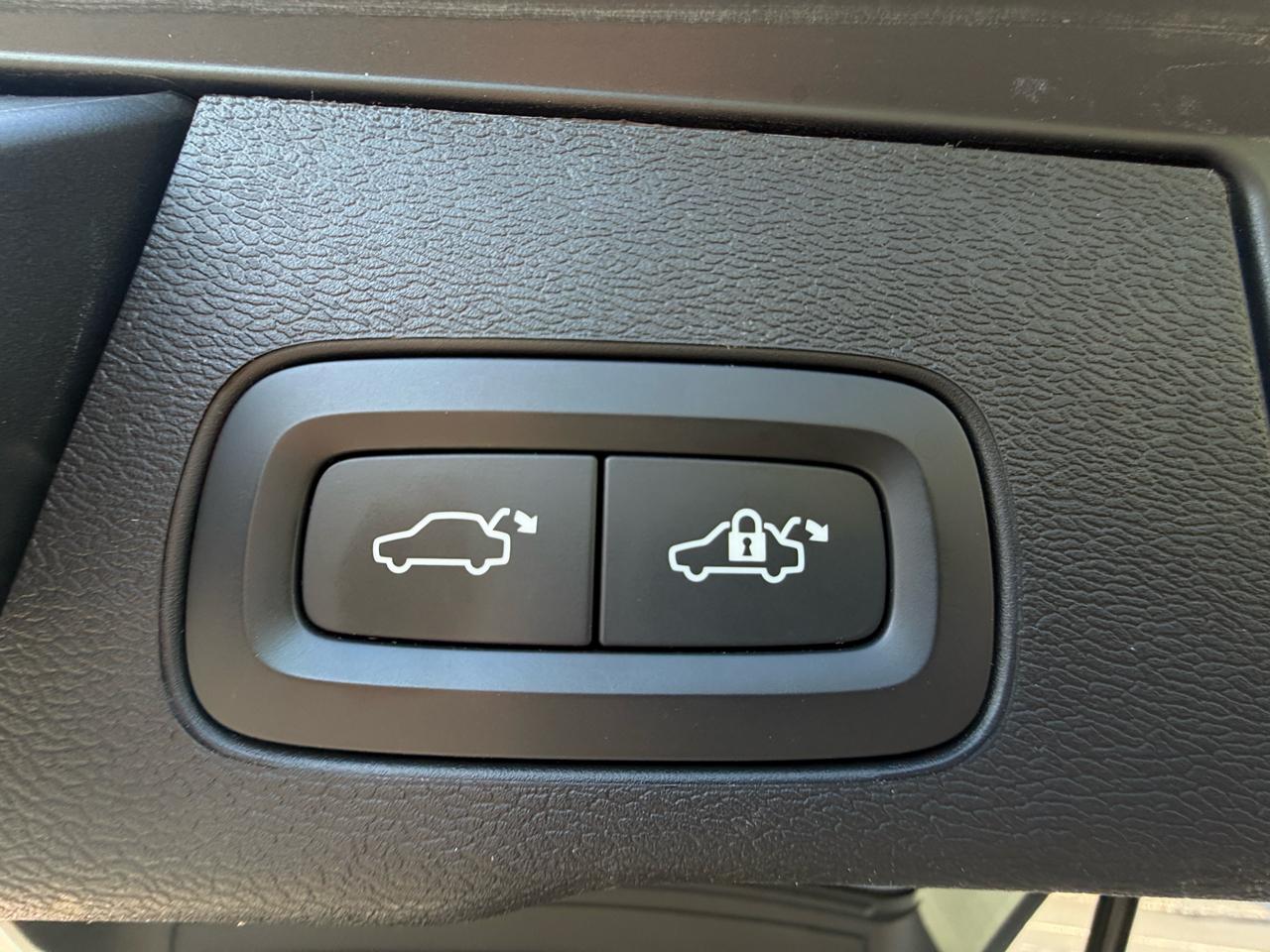 Volvo XC60 B5 AWD Plus Bright Theme 2023