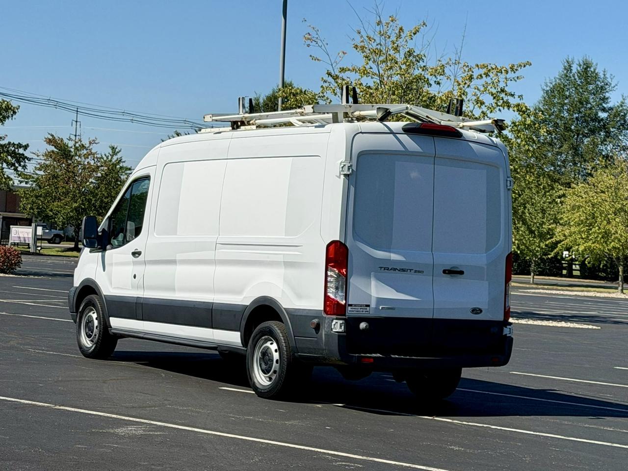 Ford Transit Van T-250 148" Med Rf 9000 GVWR Sliding RH Dr 2018