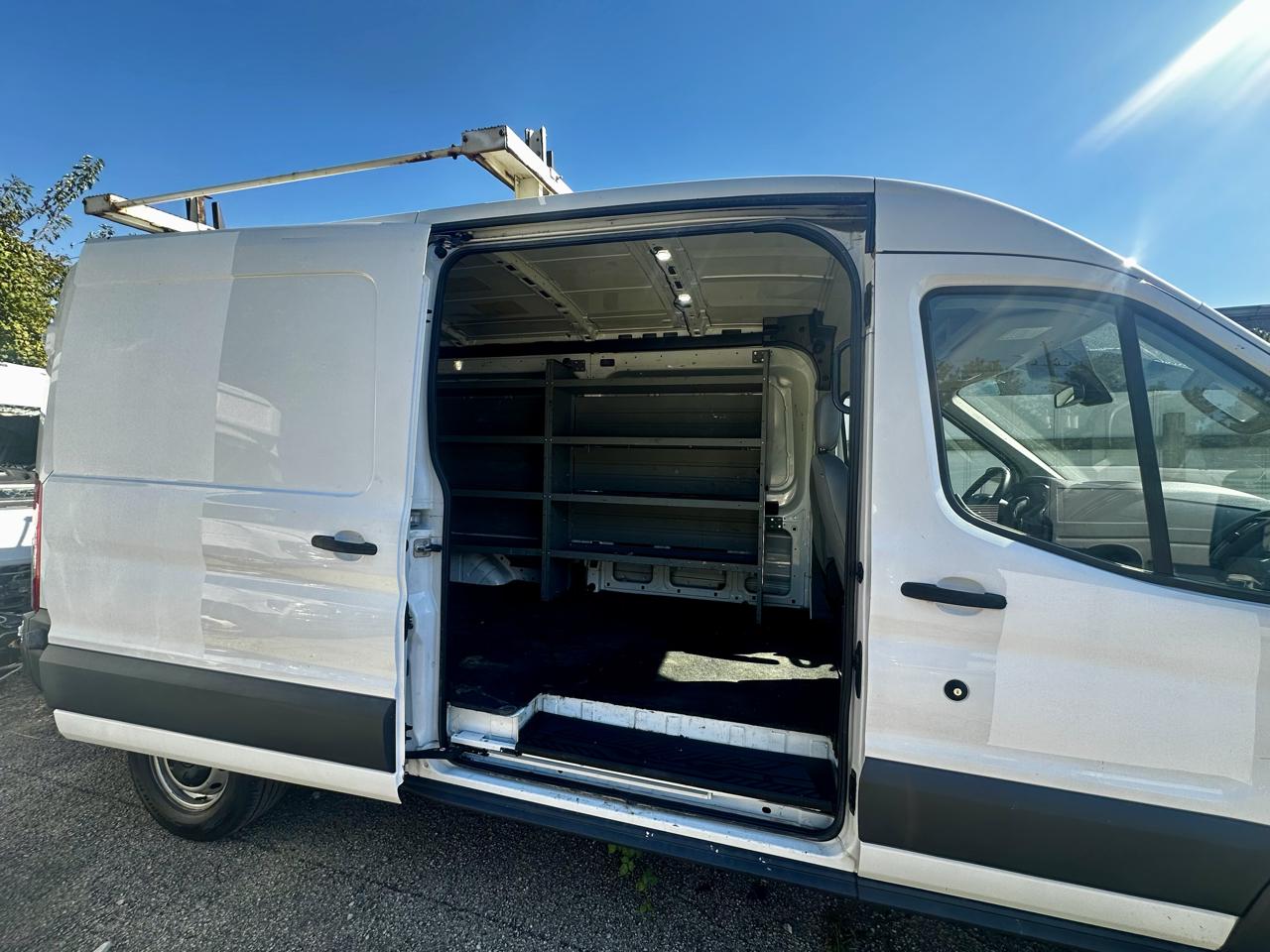 Ford Transit Van T-250 148" Med Rf 9000 GVWR Sliding RH Dr 2018