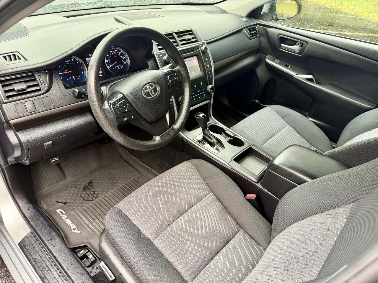 Toyota Camry XLE Auto (Natl) 2017
