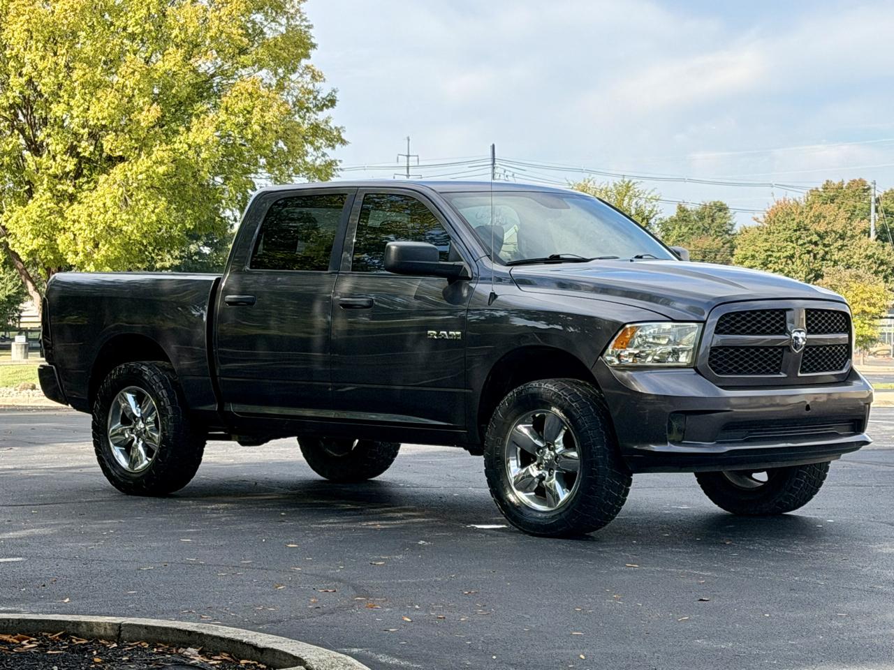 RAM 1500 Classic Express 4x4 Crew Cab 5'7" Box 2019