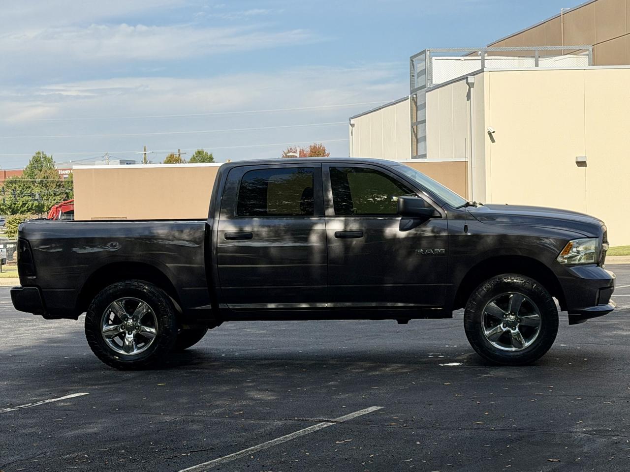 RAM 1500 Classic Express 4x4 Crew Cab 5'7" Box 2019