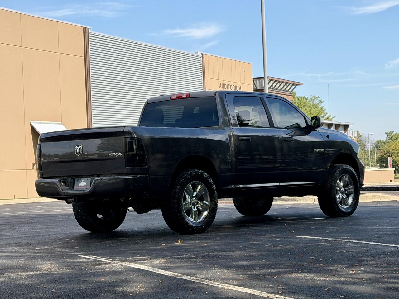 RAM 1500 Classic Express 4x4 Crew Cab 5'7" Box 2019