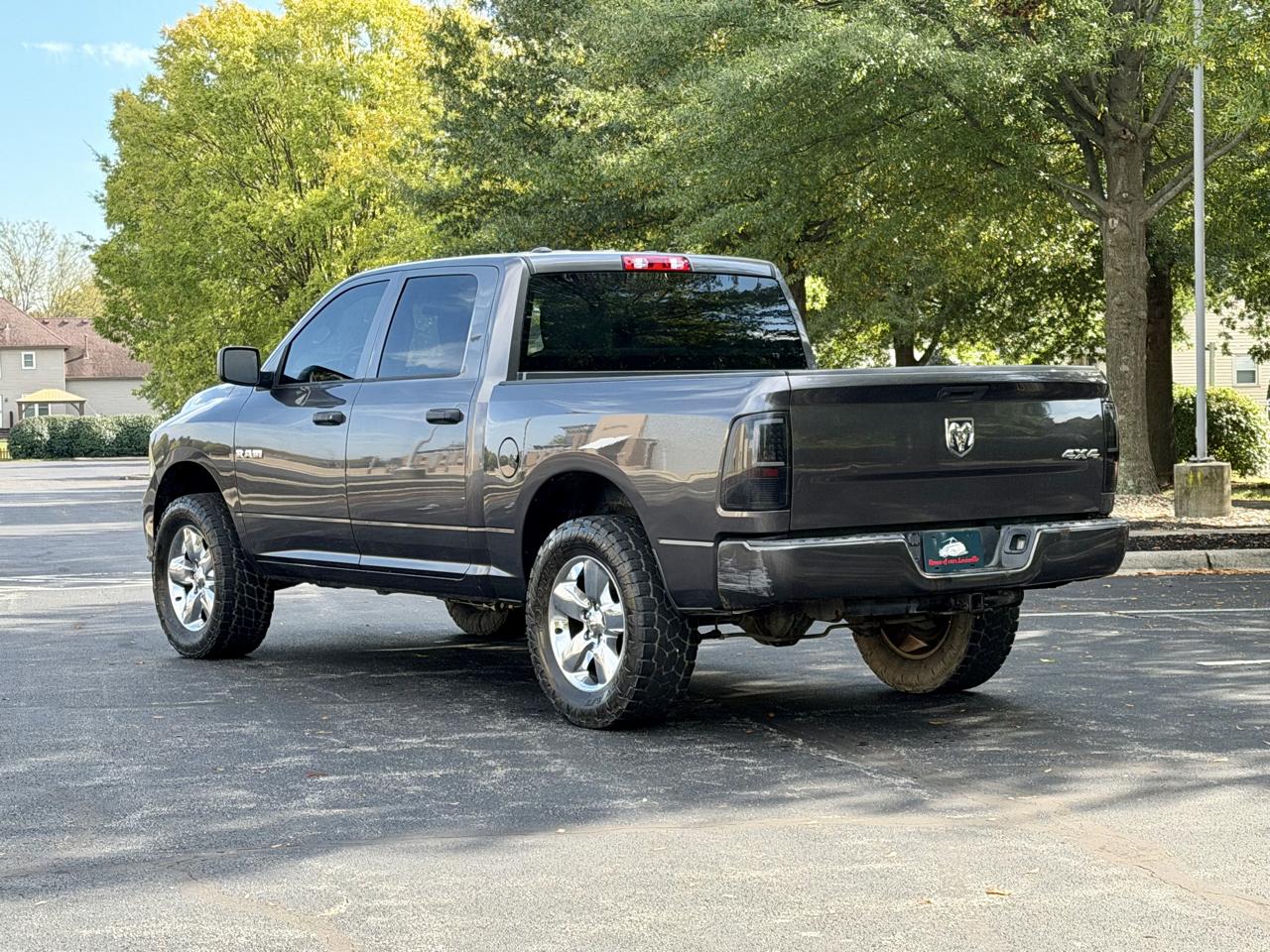 RAM 1500 Classic Express 4x4 Crew Cab 5'7" Box 2019