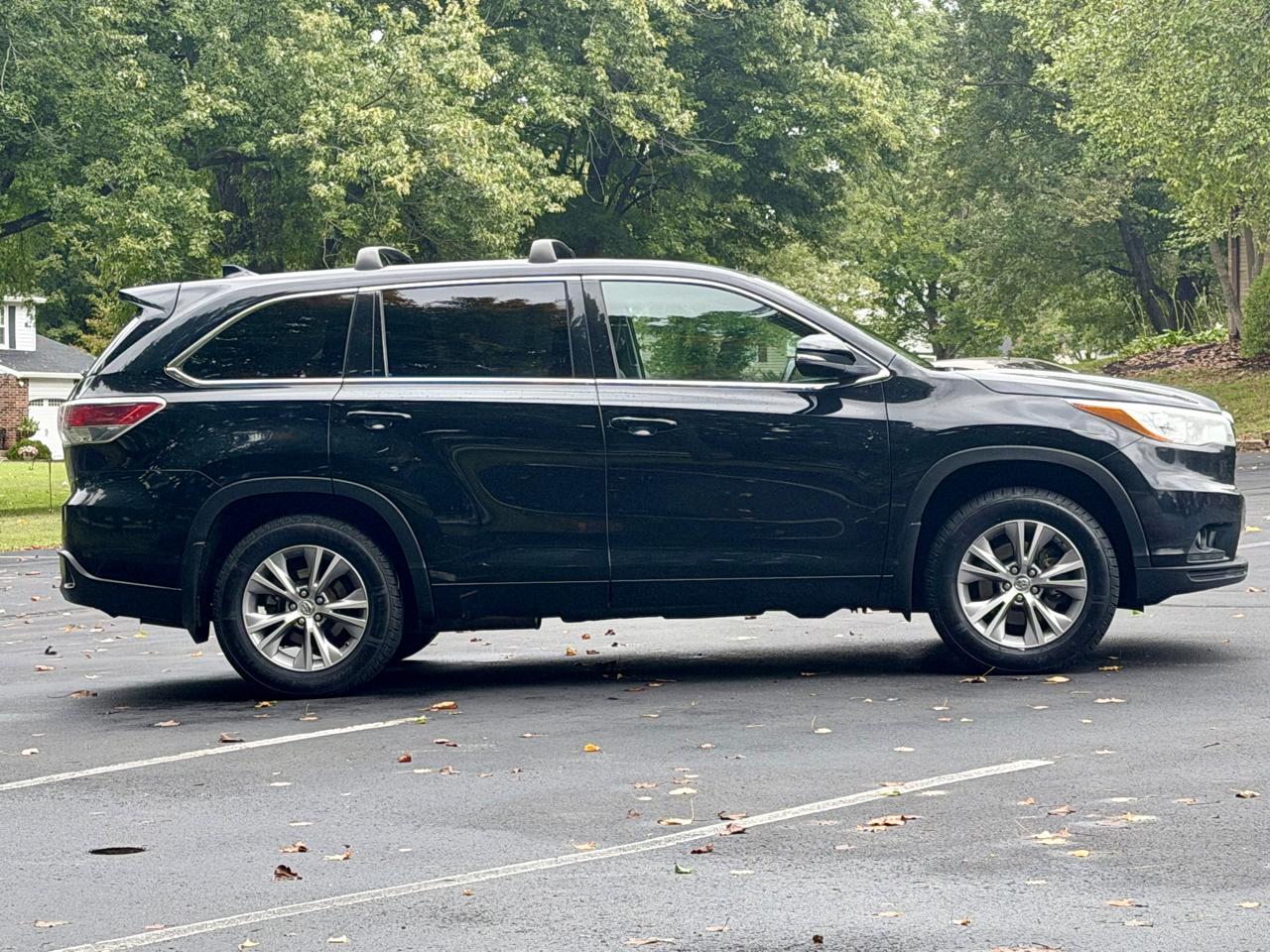 Toyota Highlander AWD 4dr V6 LE (Natl) 2015