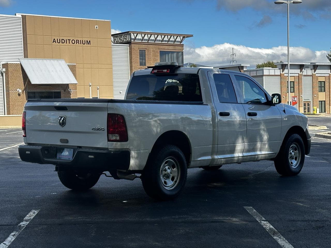 RAM 1500 Classic Tradesman 4x4 Quad Cab 6'4" Box 2023