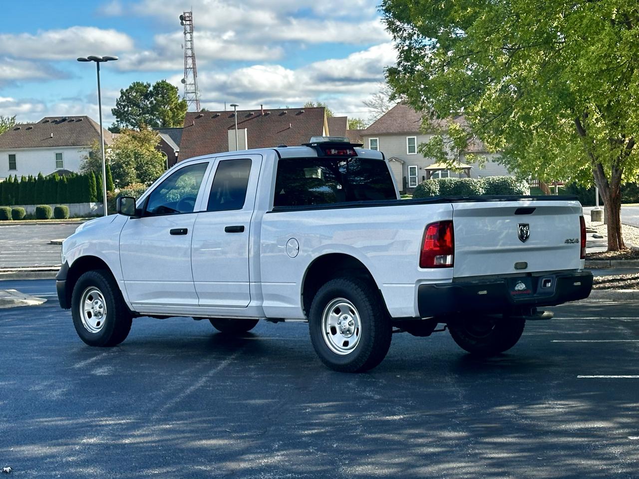 RAM 1500 Classic Tradesman 4x4 Quad Cab 6'4" Box 2023