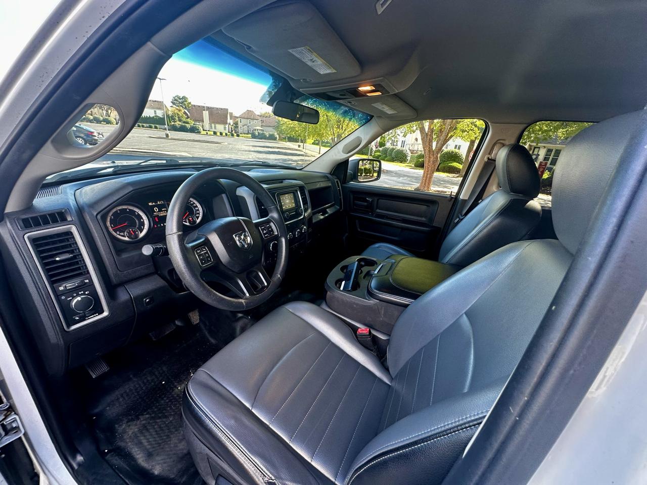 RAM 1500 Classic Tradesman 4x4 Quad Cab 6'4" Box 2023