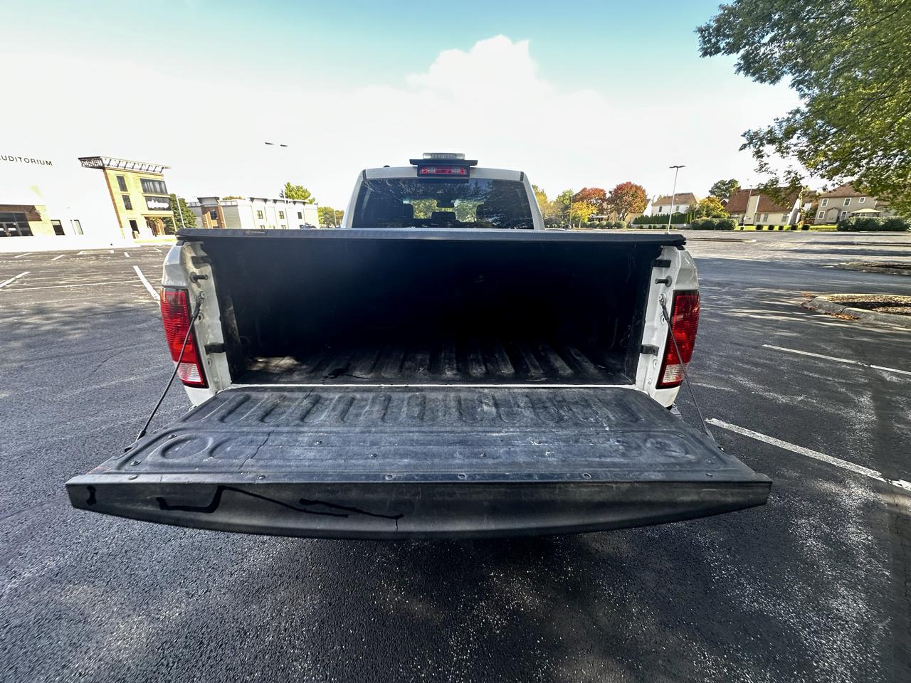 RAM 1500 Classic Tradesman 4x4 Quad Cab 6'4" Box 2023